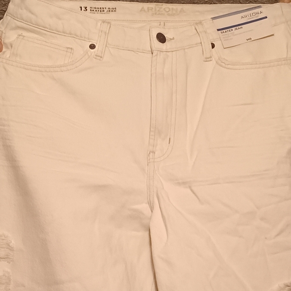 Skater-Girl High Waisted Distressed Jeans - Picture 4 of 5